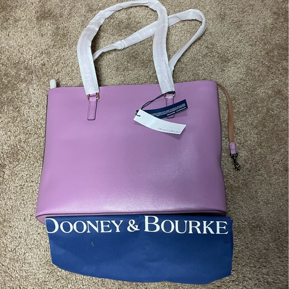 DOONEY & BOURKE SAFFIANO LARGE SHOPPER. LIGHT MAUVE. BRAND NEW. - Picture 8 of 8